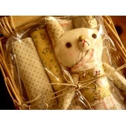日本籐籃手作拼布兩小兔禮盒
