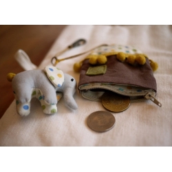 日本小象小馬隱藏式鑰匙零錢包吊飾